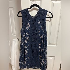 ENTRO - blue floral dress with lace detail